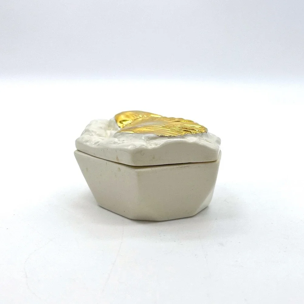 Vintage Gold Shell Ceramic Trinket Box White‎ Hexagon Coastal Jewelry Dish